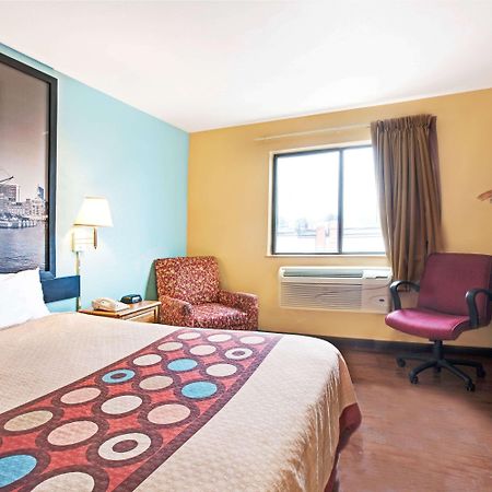 Super 8 By Wyndham Baltimore/Essex Area Eksteriør billede