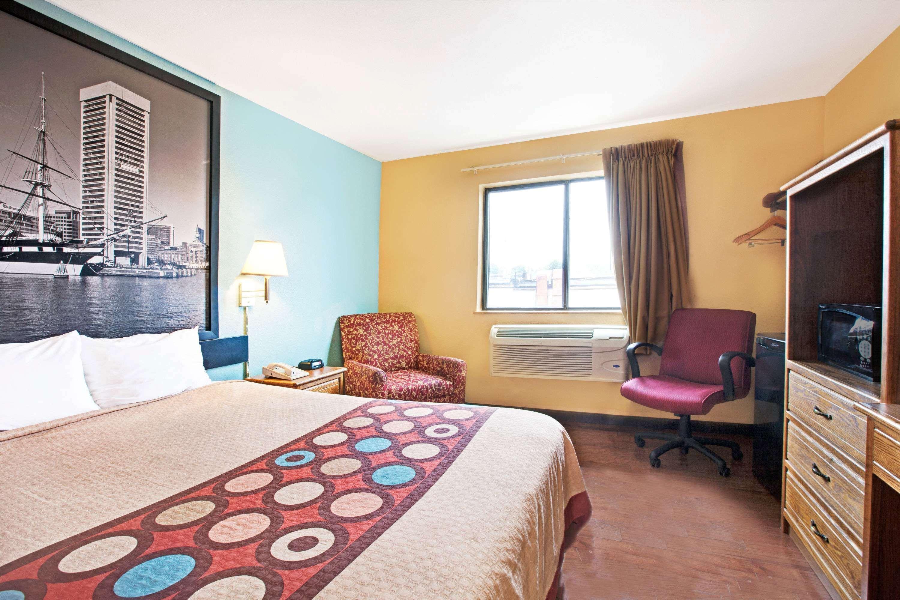 Super 8 By Wyndham Baltimore/Essex Area Eksteriør billede