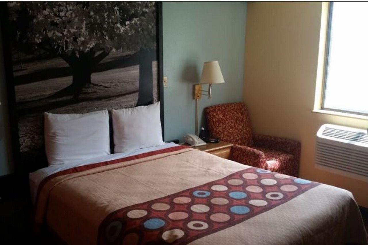 Super 8 By Wyndham Baltimore/Essex Area Eksteriør billede