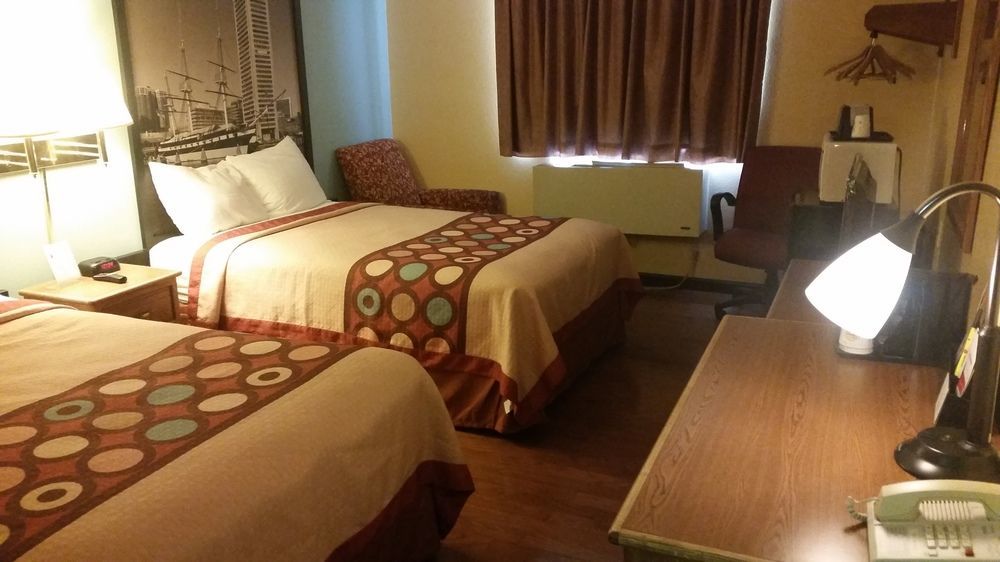 Super 8 By Wyndham Baltimore/Essex Area Eksteriør billede