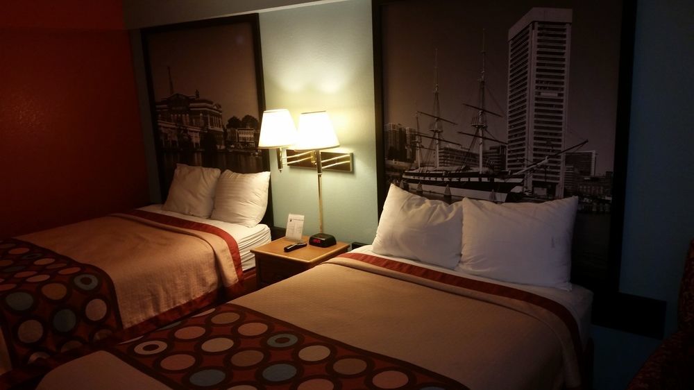 Super 8 By Wyndham Baltimore/Essex Area Eksteriør billede